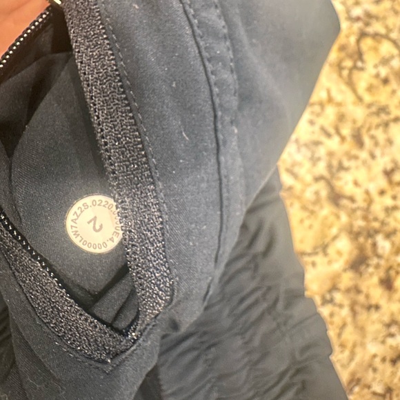 Navy Lulu tracker shorts size 2 - Picture 8 of 9